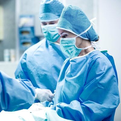 Buon prezzo Haixin TG011R-r Abito chirurgico rinforzato sterile con tessuto non tessuto SMMS e certificazione CE in linea