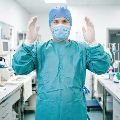 良い値段 AAMIレベル3高バリア保護およびSMMS複合生地付き使い捨てSMMSサージカルガウン オンライン