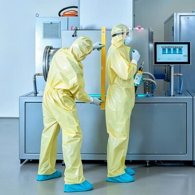 Buon prezzo Tuta protettiva monouso in PP+PE da 45g - Certificata CE con polsini e caviglie elasticizzati per l'igiene industriale in linea